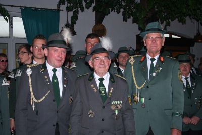 Schützengeneral Clemens Grühl nahm am Sonntag Beförderungen vor (v.l. General Ernst Pape, Generaloberst Hans-Günter Bangemann und General Clemens Grühl). Schützengeneral Clemens Grühl nahm am Sonntag Beförderungen vor (v.l. General Ernst Pape, Generaloberst Hans-Günter Bangemann und General Clemens Grühl).