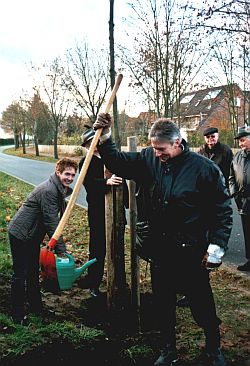 Der König pflanzt seine Eiche Fred Bangemann